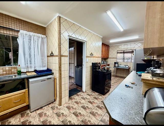 3 BEDROOM HOUSE FOR SALE IN VANDERBIJLPARK CW 5